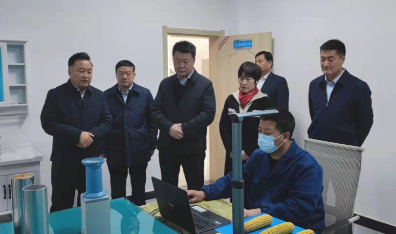 酒泉市政府黨組成員、副市長哈里別克來敦煌種業(yè)調(diào)研指導(dǎo)工作